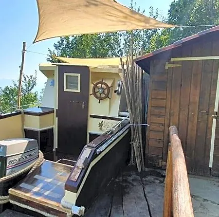 Nave Nel Bosco Bed & Breakfast